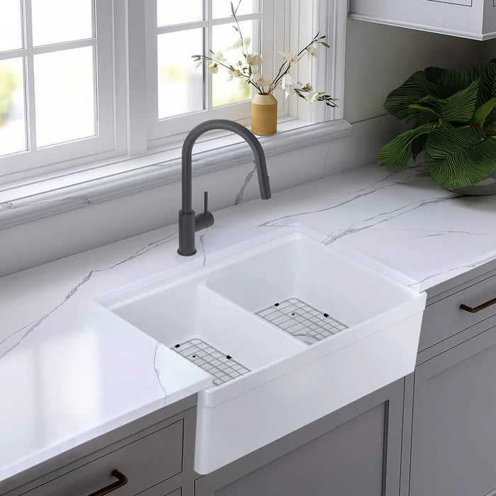 Casa Fixtures - Kitchen Sinks - 33" Fireclay Double Bowl Farmhouse Kitchen Workstation Sink (C2-33DFT)