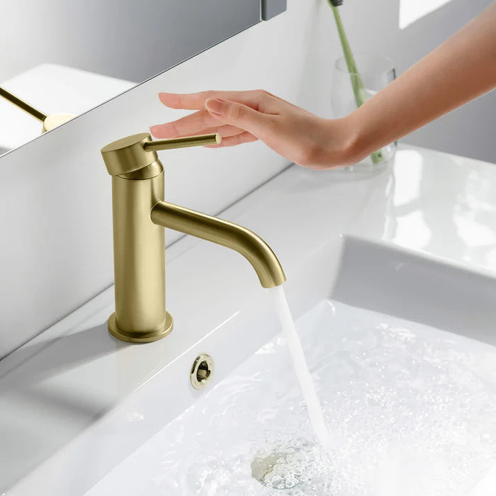 Casa Fixtures - Bathroom Faucet - Halo Single Handle Bathroom Vanity Sink Faucet with Pop Up Drain (CBF-1008)