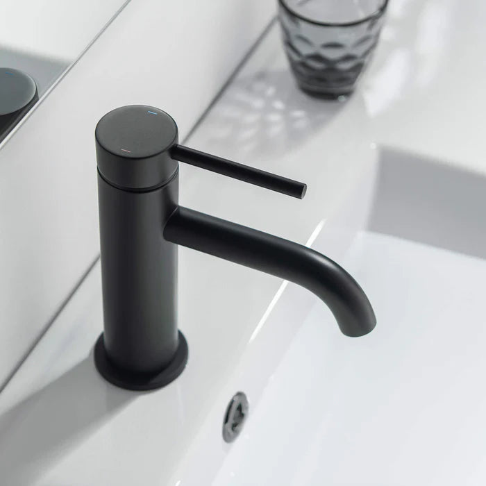 Casa Fixtures - Bathroom Faucet - Halo Single Handle Bathroom Vanity Sink Faucet with Pop Up Drain (CBF-1008)