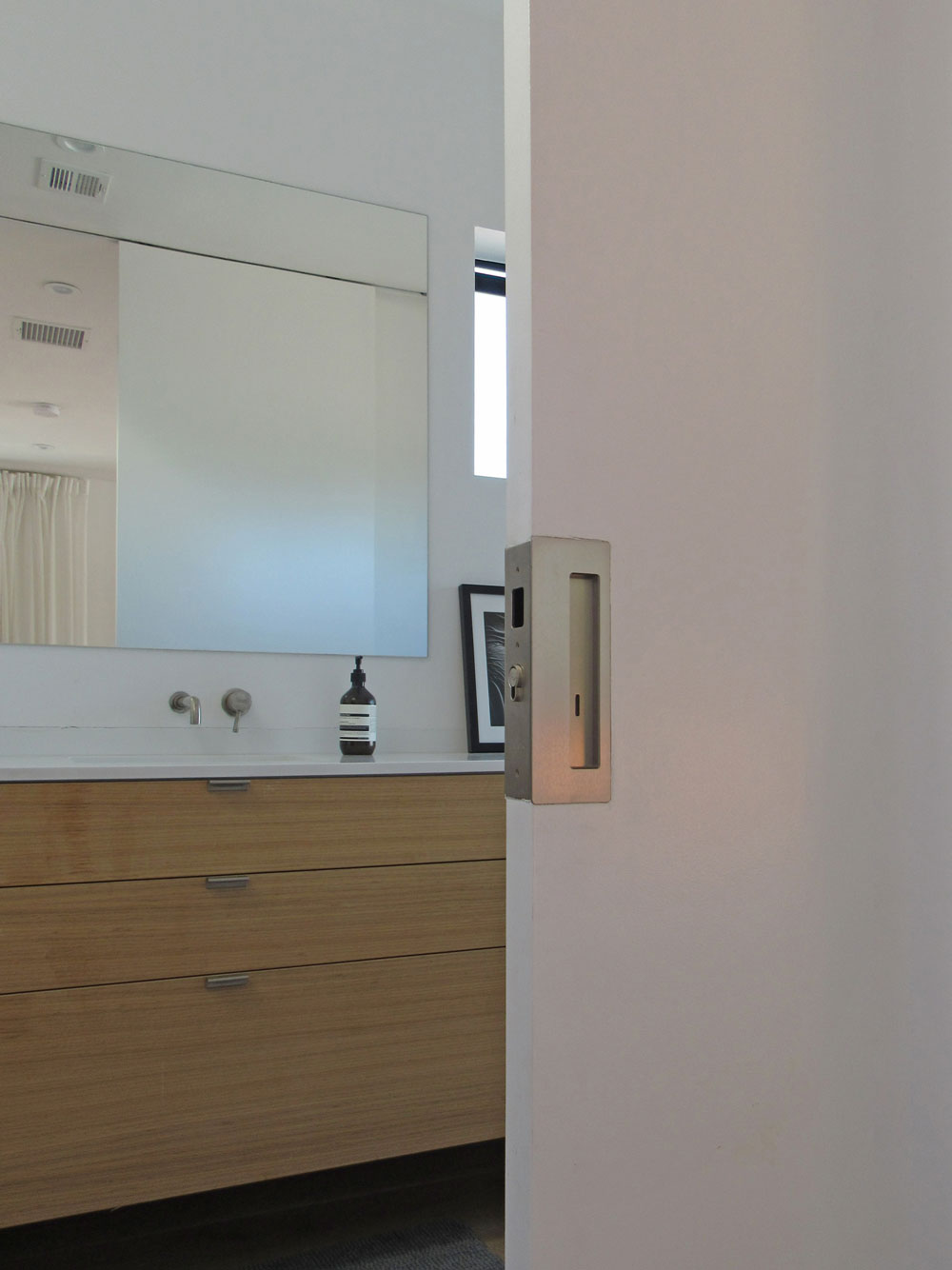 Cavity Sliders - CaviLock CL400 - Key Locking Magnetic Pocket Door Pull Handle