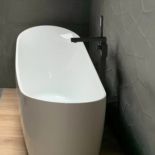 Casa Fixtures - Tub Faucets - Quadra Floor Mount Tub Filler With Hand Shower (CTF-3002)