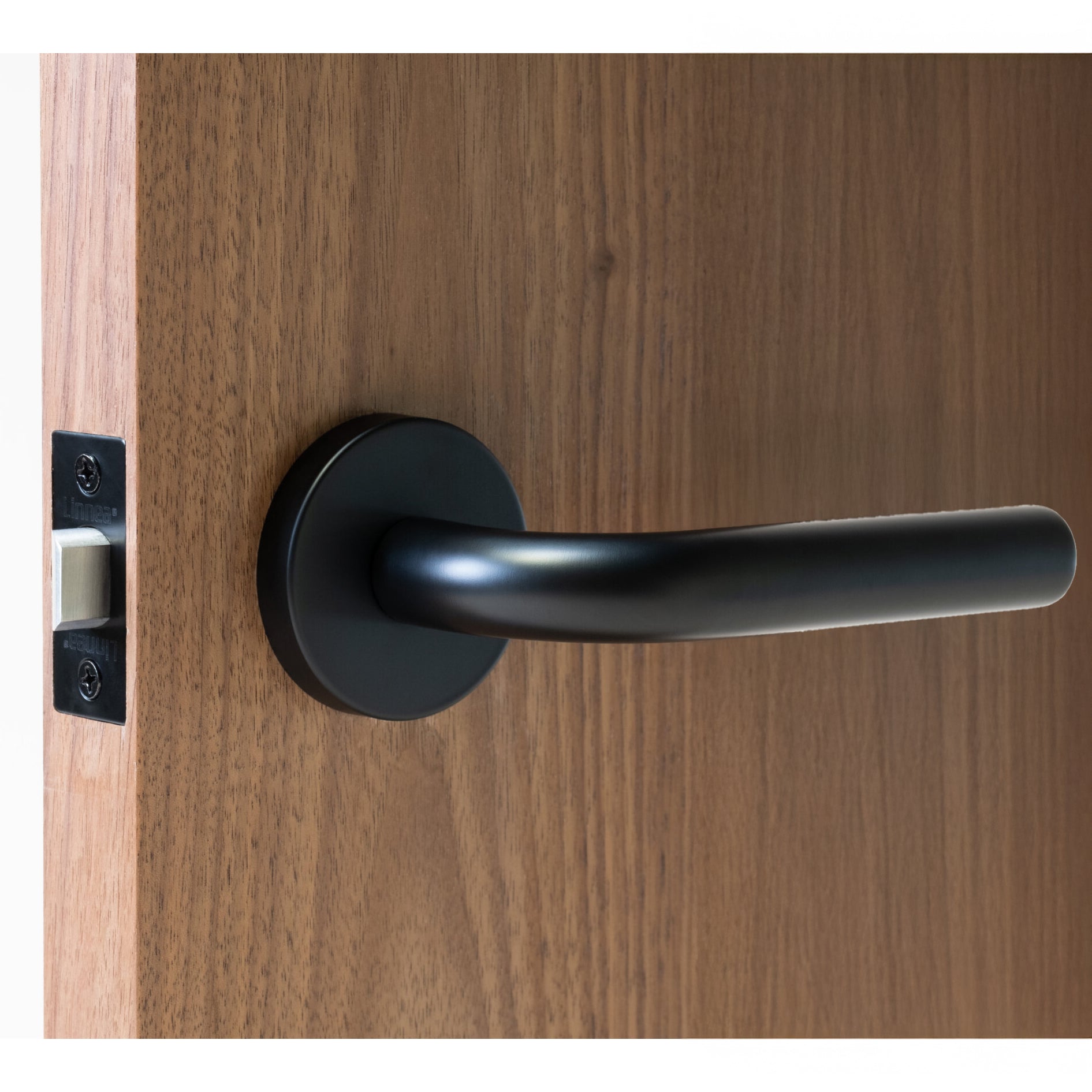 Linnea - Levers and Knobs - L03 Door Lever (Passage)