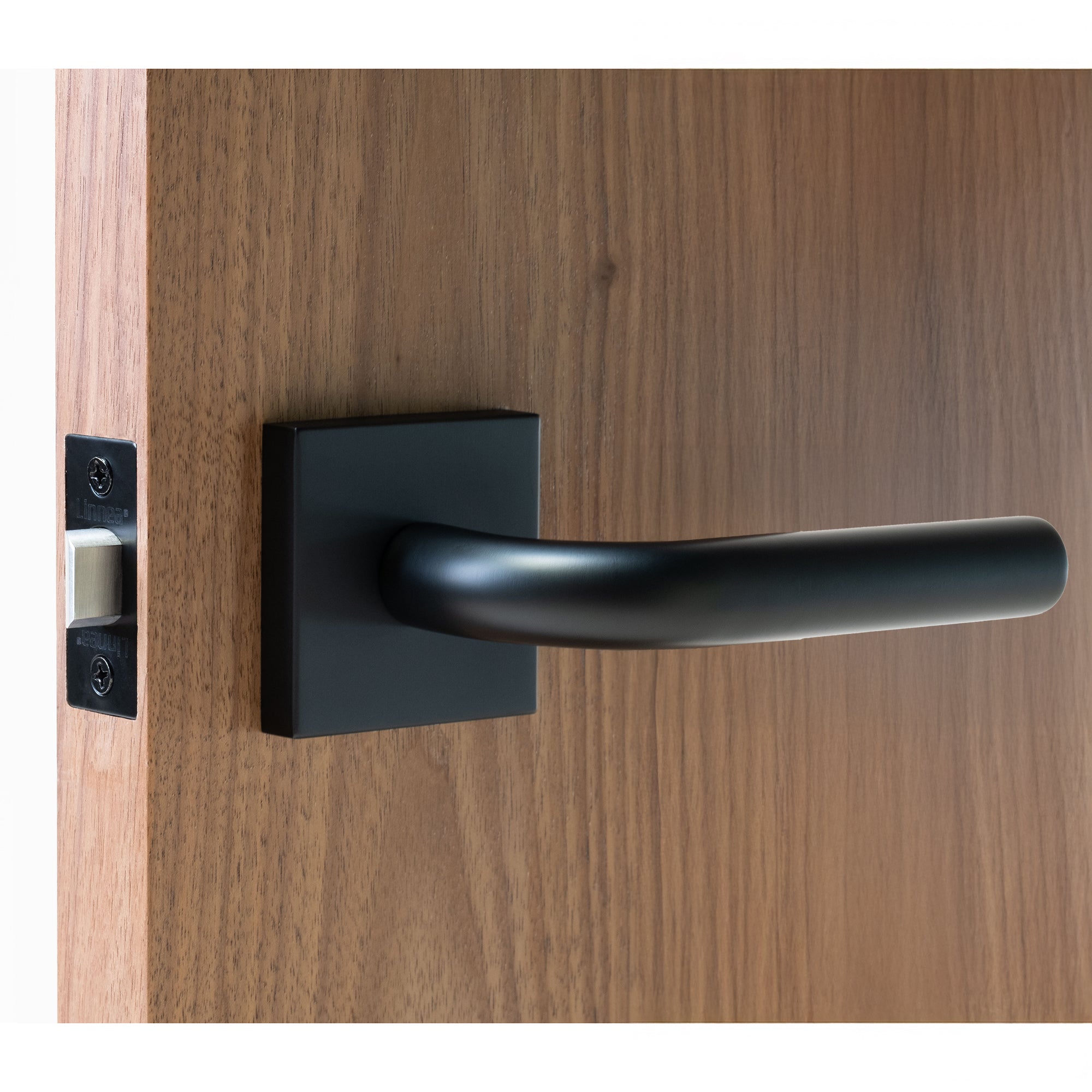 Linnea - Levers and Knobs - L03 Door Lever (Passage)
