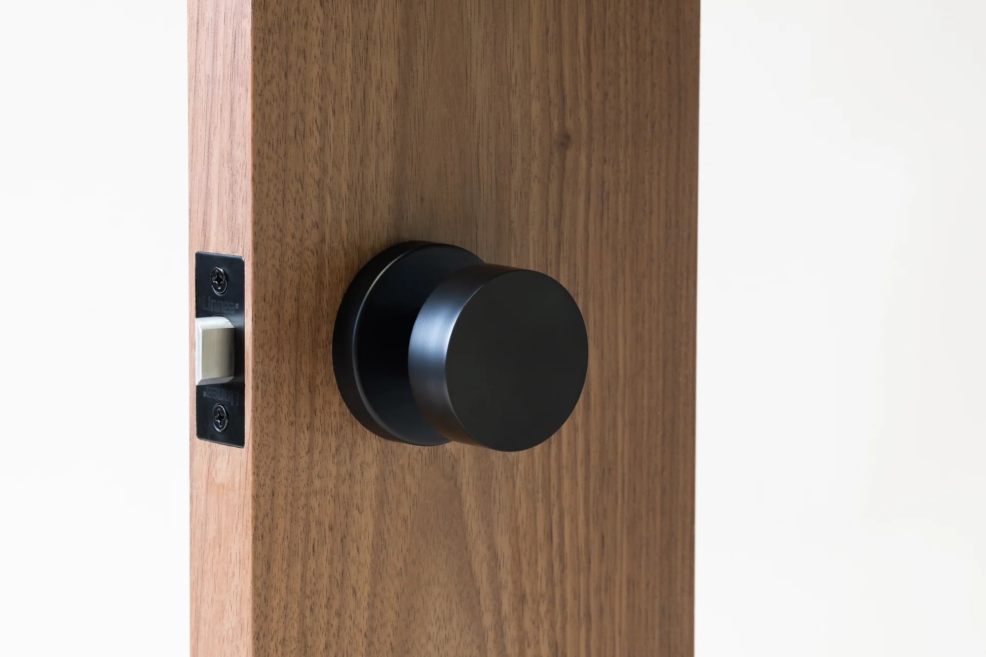 Linnea - Levers and Knobs - K66 Door Knob (Privacy)
