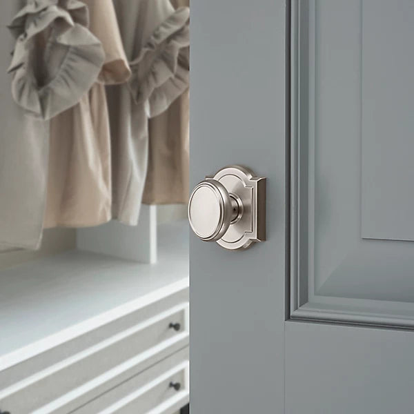 Baldwin - Prestige Collection - Knobs & Levers - Carnaby (CYK) Knob w/ Arch Rose In Satin Nickel