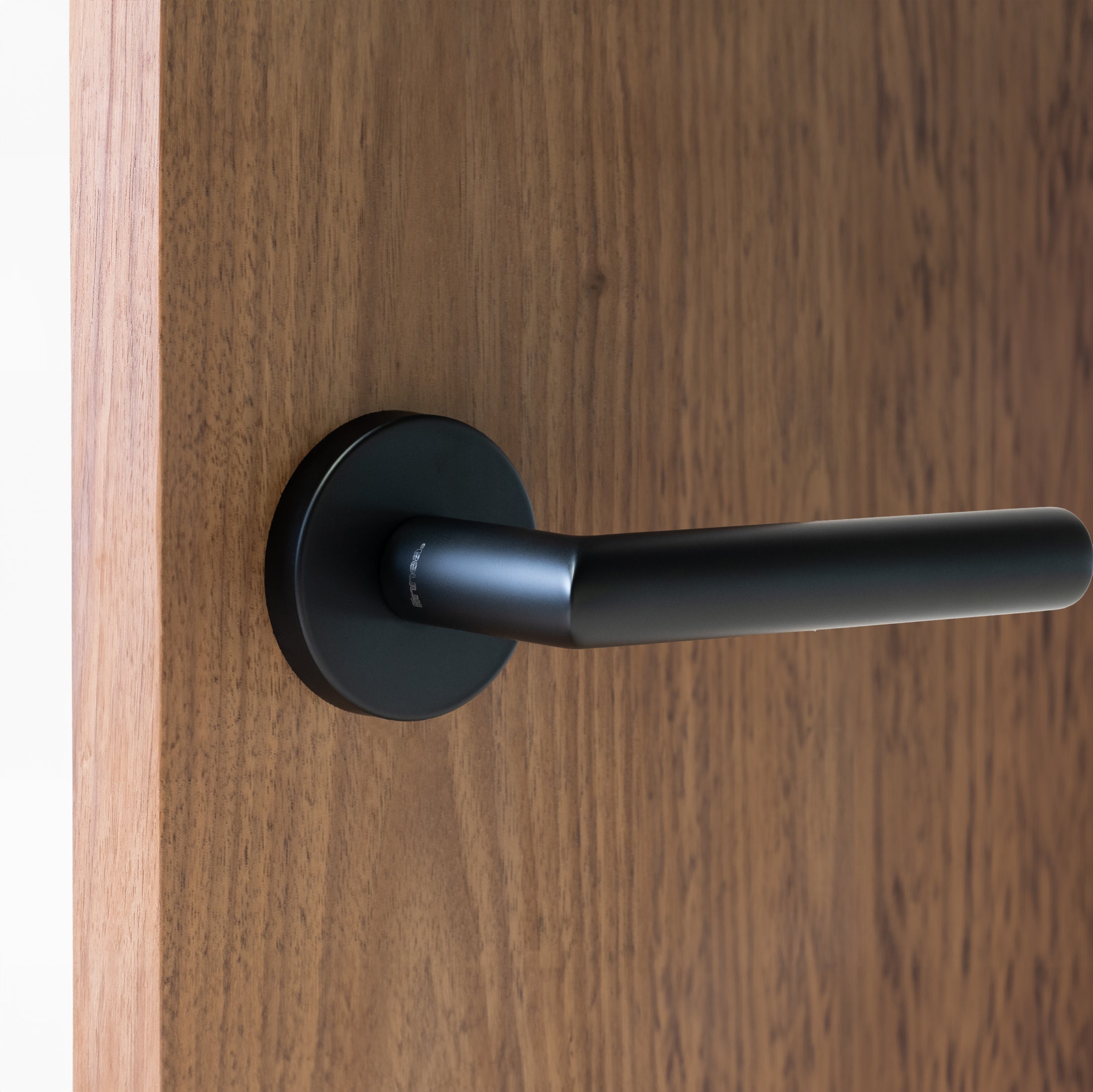 Linnea - Levers and Knobs - L02 Door Lever (Privacy)